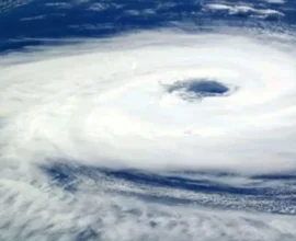 जपानकडे सरकणारे हेलाँग चक्रीवादळ – उपग्रह प्रतिमा