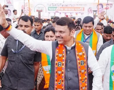 Devendra Fadnavis addressing Bhadravati election rally
