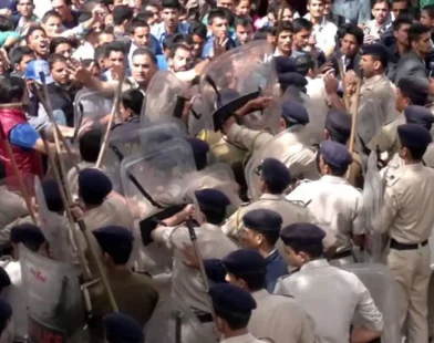 Protesters break court gate in Malegaon, police use mild lathicharge
