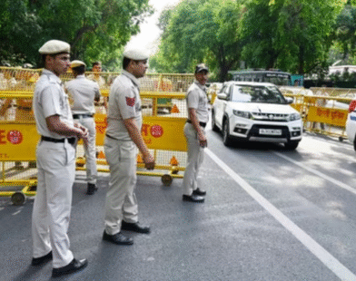 Police at Jantar Mantar after man shoots himself in Delhi