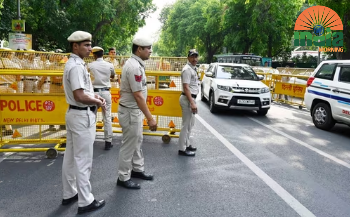 Police at Jantar Mantar after man shoots himself in Delhi