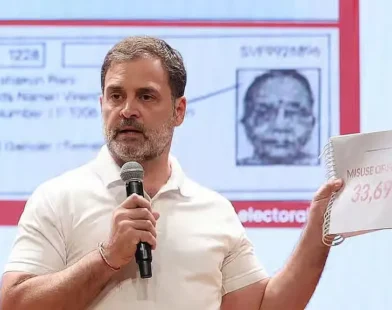Rahul Gandhi accuses Election Commission of helping BJP over fake voters