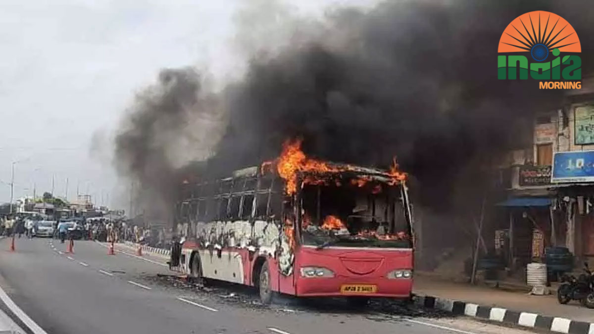 sudden fire broke out in an ST bus in Nagpur