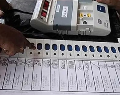 Voters face EVM glitches and polling issues during Maharashtra local elections