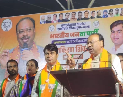 Rajkiran Barve leads race