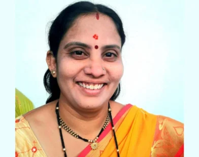 प्रीतीताई घाडगे मोहोळमध्ये साधेपणाचा प्रचार करताना